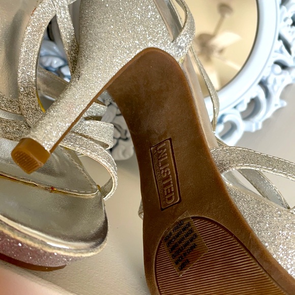 Herls - Picture 3 of 3